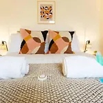 Cedar House - Air Host & Stay