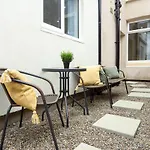 Cedar House - Air Host & Stay