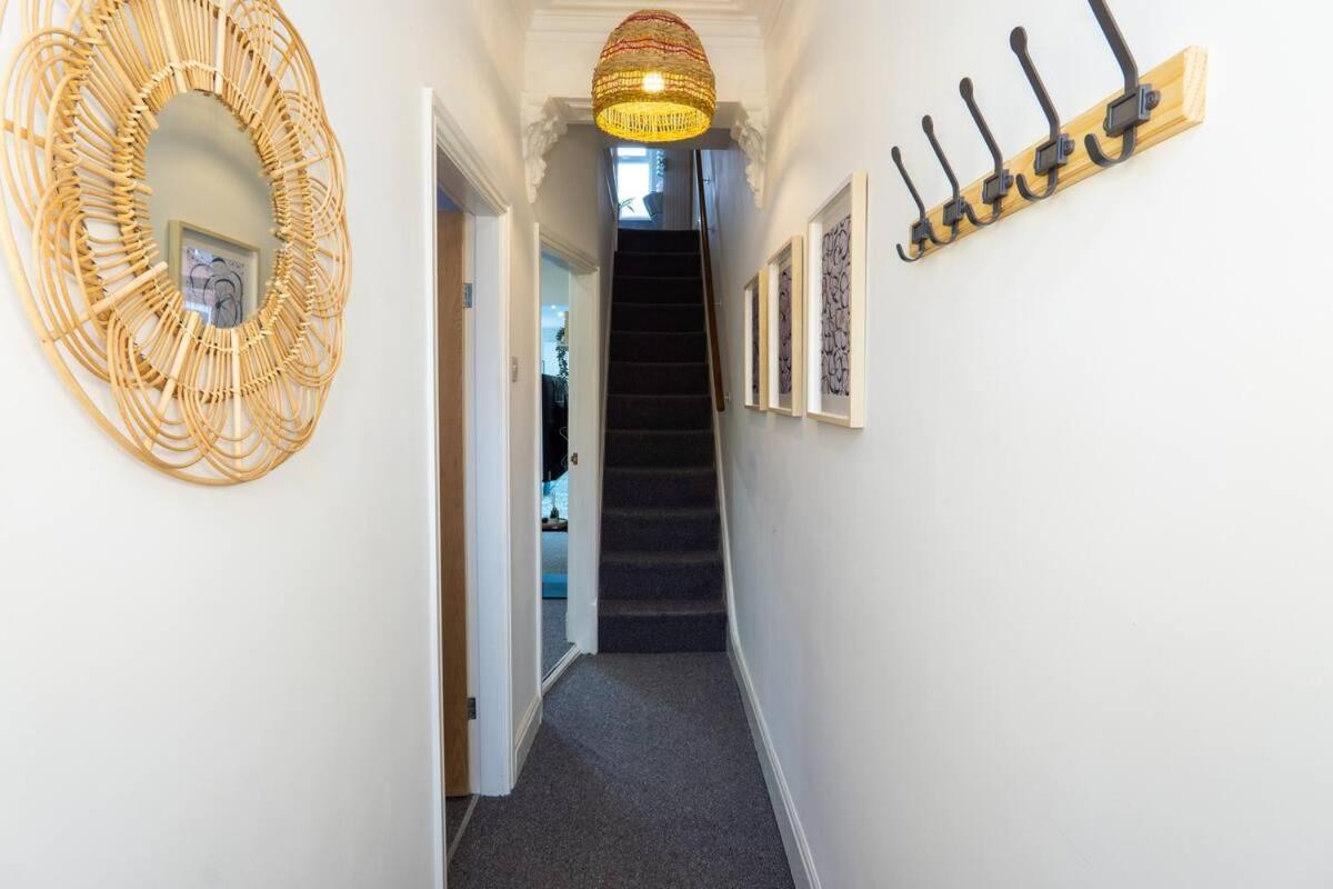 Cedar House - Air Host & Holiday home