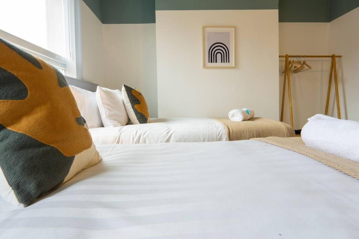 Cedar House - Air Host & Holiday home Liverpool