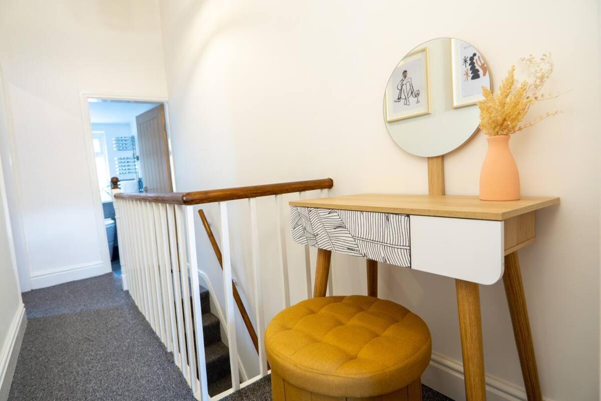 Cedar House - Air Host & Holiday home Liverpool