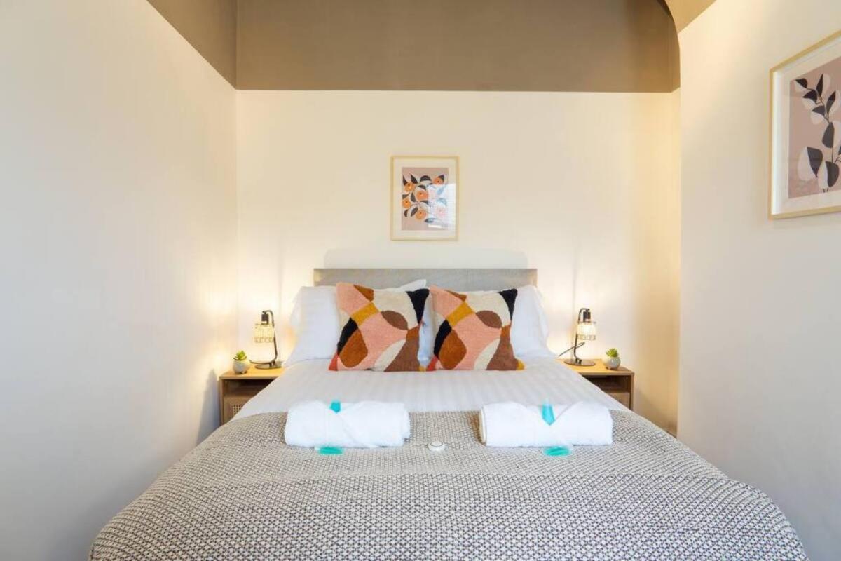 Cedar House - Air Host &